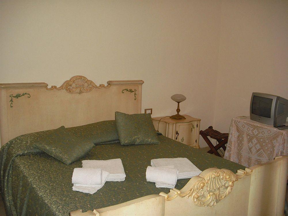 Almaran B&B Trapani Port & City Buitenkant foto
