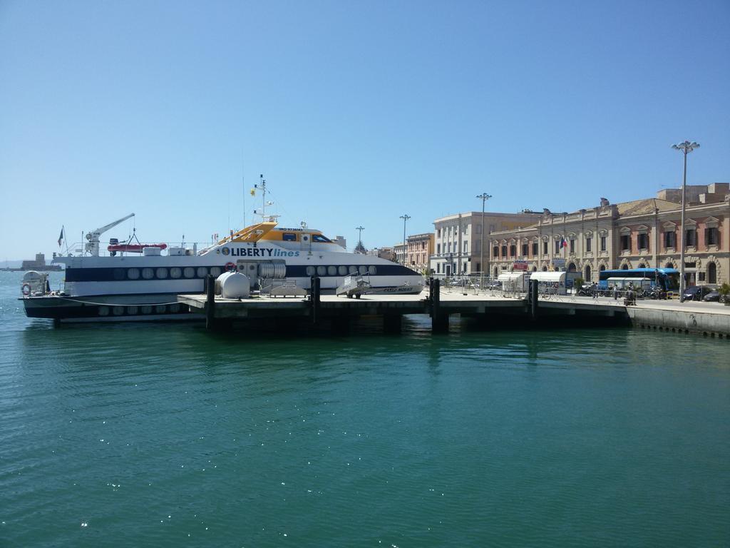 Almaran B&B Trapani Port & City Buitenkant foto