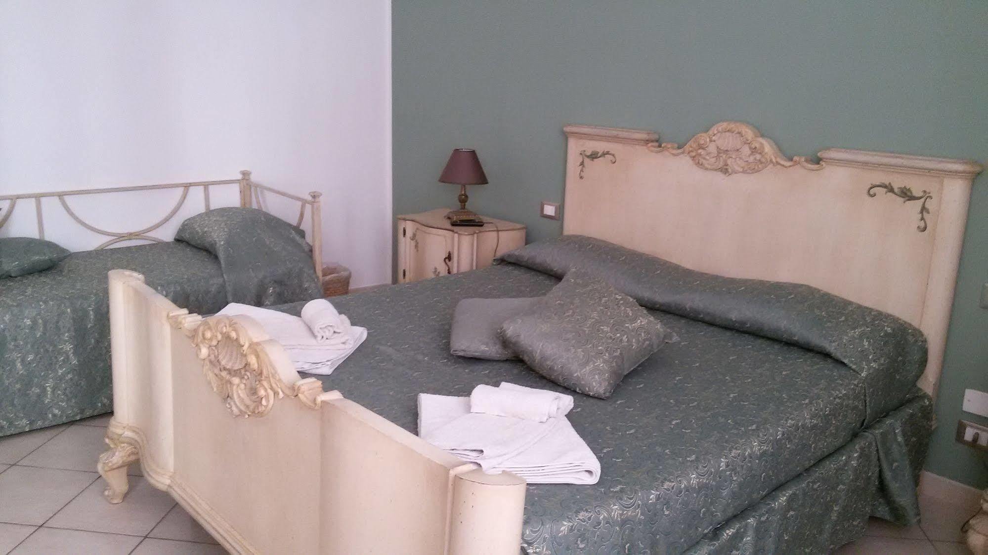 Almaran B&B Trapani Port & City Buitenkant foto