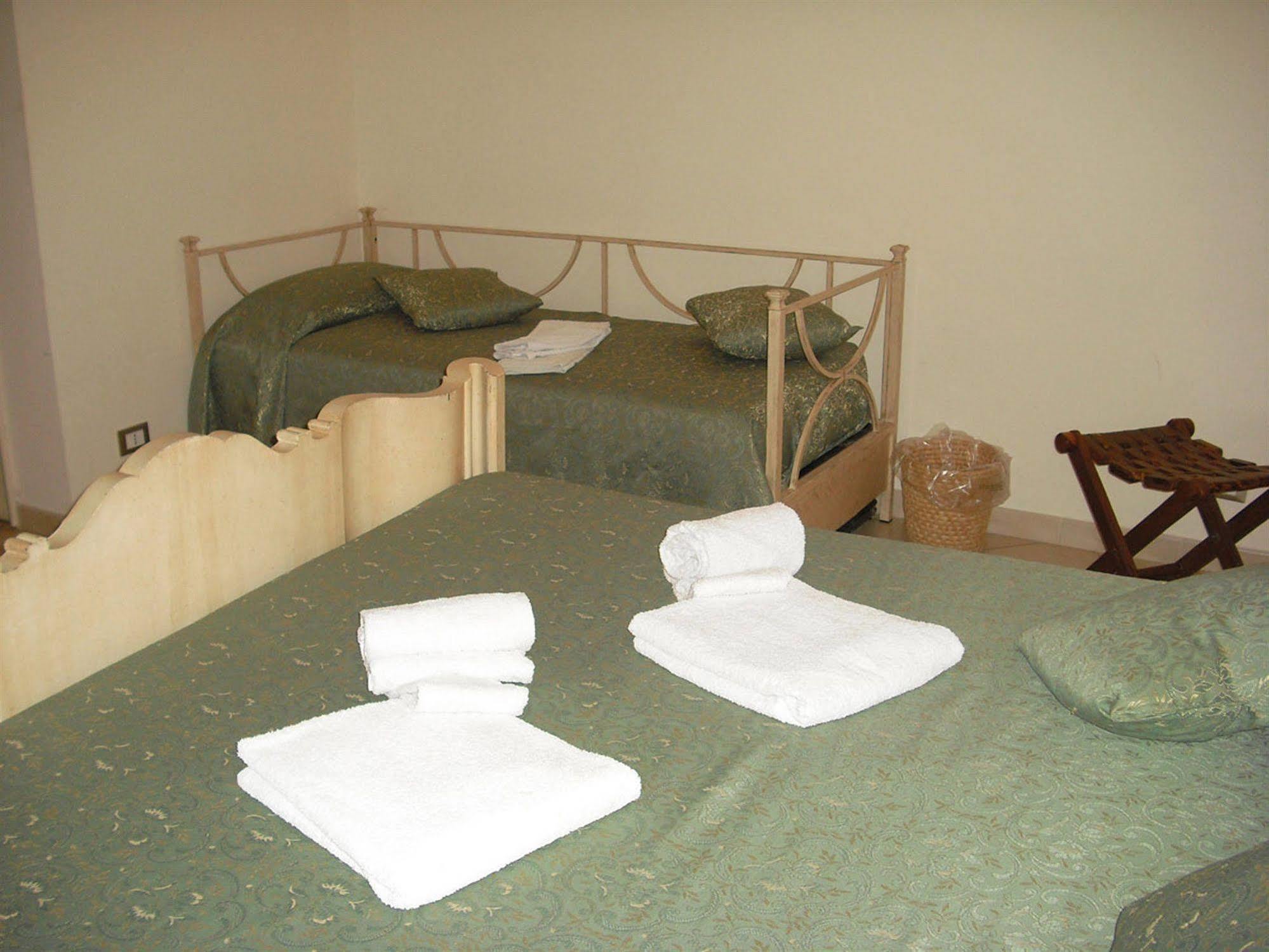 Almaran B&B Trapani Port & City Buitenkant foto